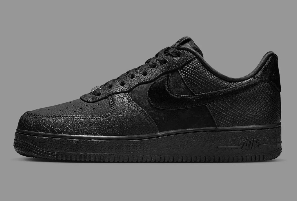 Nike,Air Force 1 Low,HQ1977-00  奢华版黑武士！这双 AF1 你打几分？