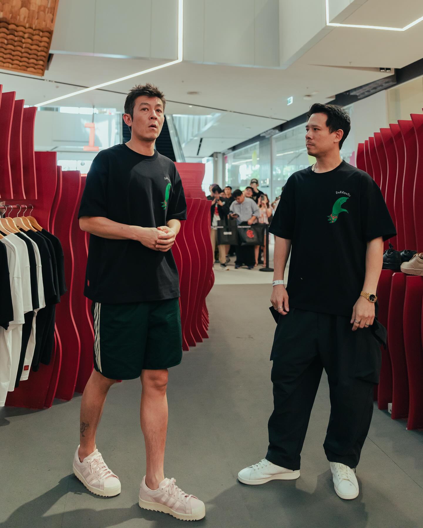 明星上脚  冠希同款！CLOT 粉呼吸现在的市价是...