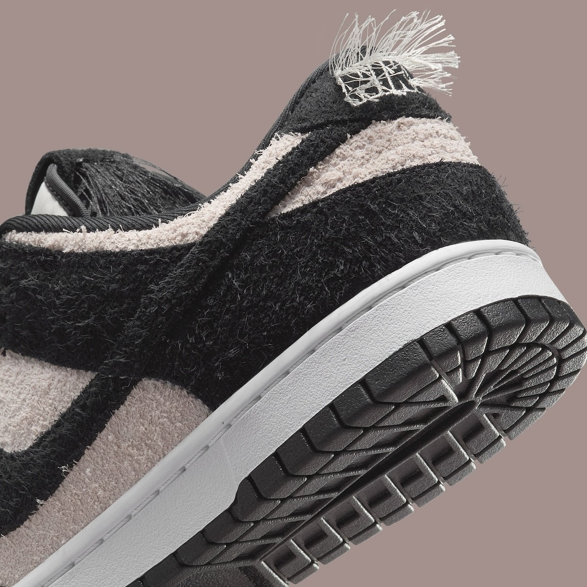 Nike,Dunk,IB2990-100  最逼真的一双！新「熊猫 Dunk」曝光！