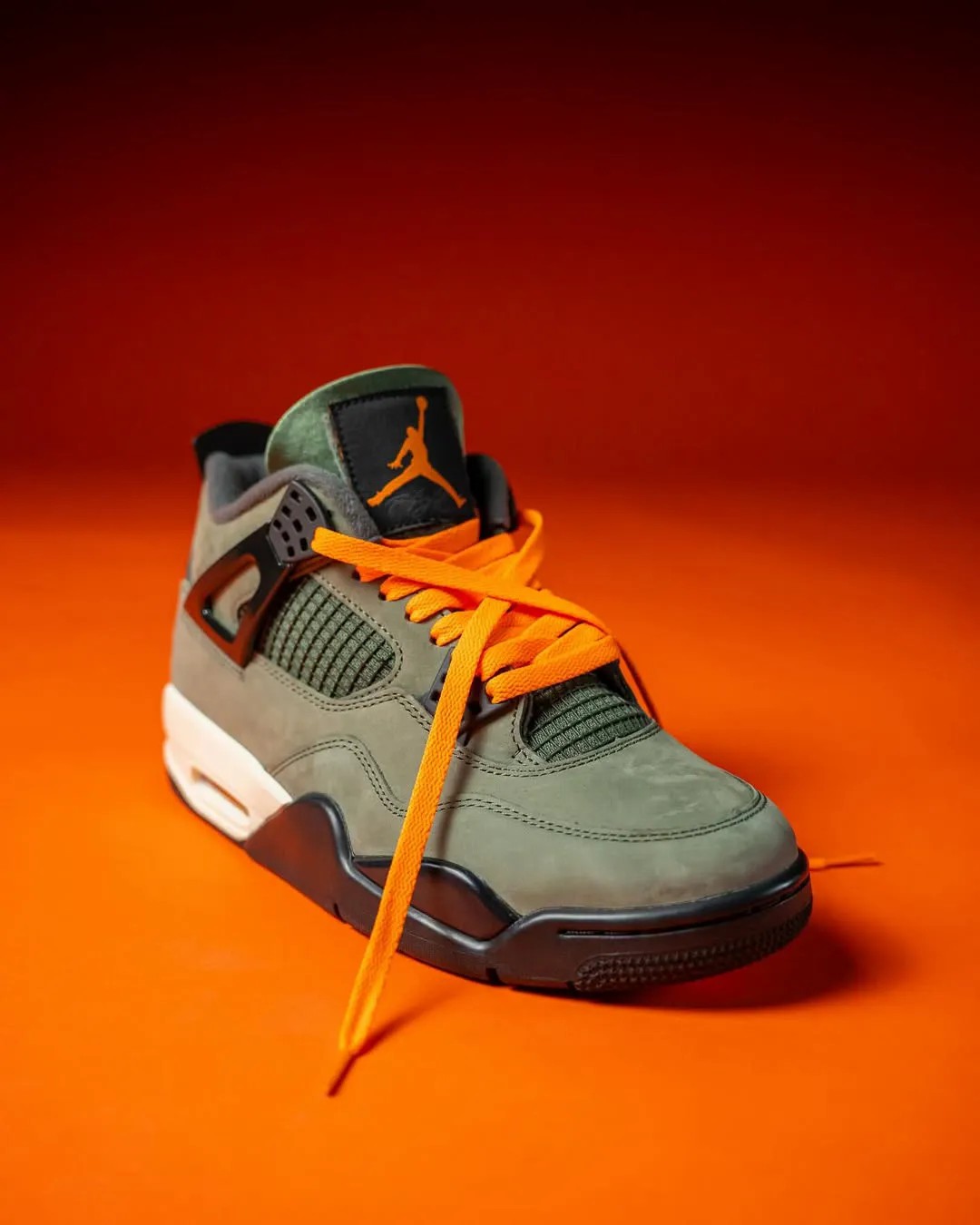 UNDEFEATED,Air Jordan 4,IB1519  日期大幅提前！UNDFTD x AJ4 只发售这个版本！货量是...