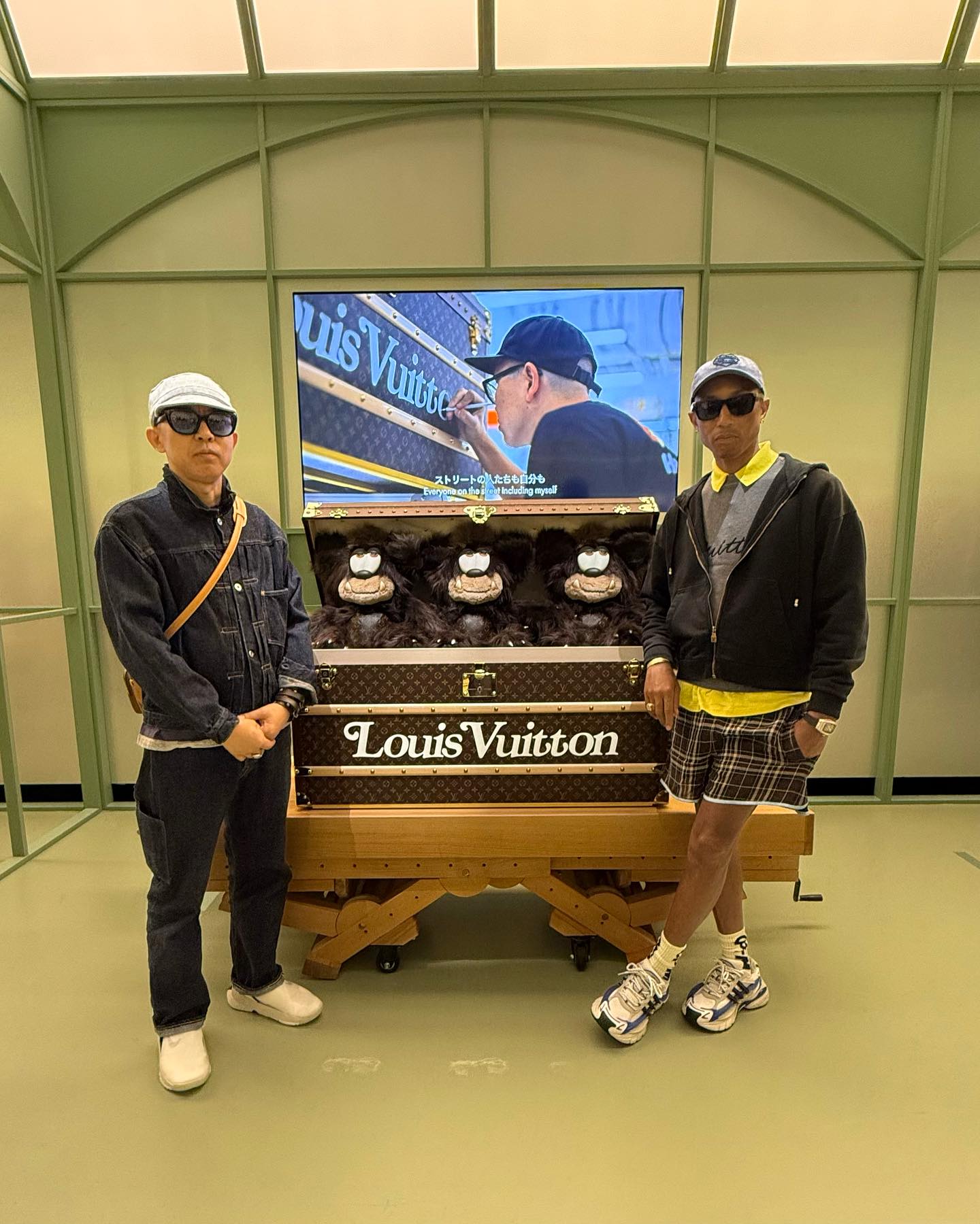 明星上脚  菲董、NIGO 合影！这两双鞋你认识吗？