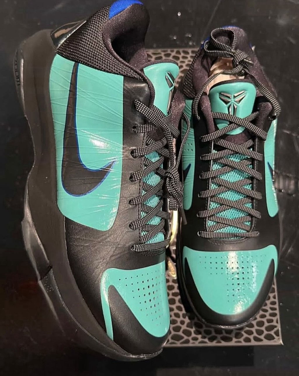 Nike,EYBL  EYBL 詹姆斯战靴也来了！颜值你打几分？