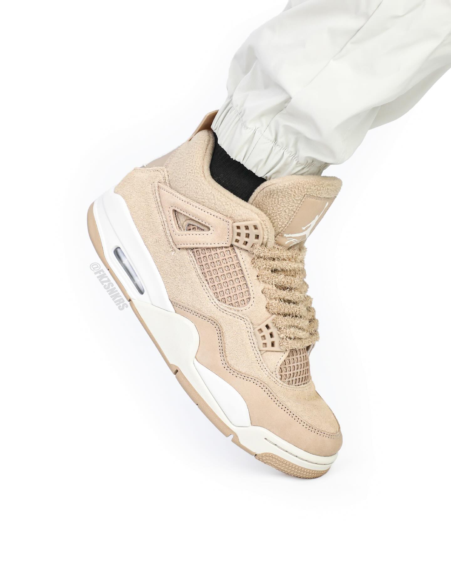 AJ4,Air Jordan 4,HV0823-200  冬季版 AJ4 实物泄露！你觉得如何？