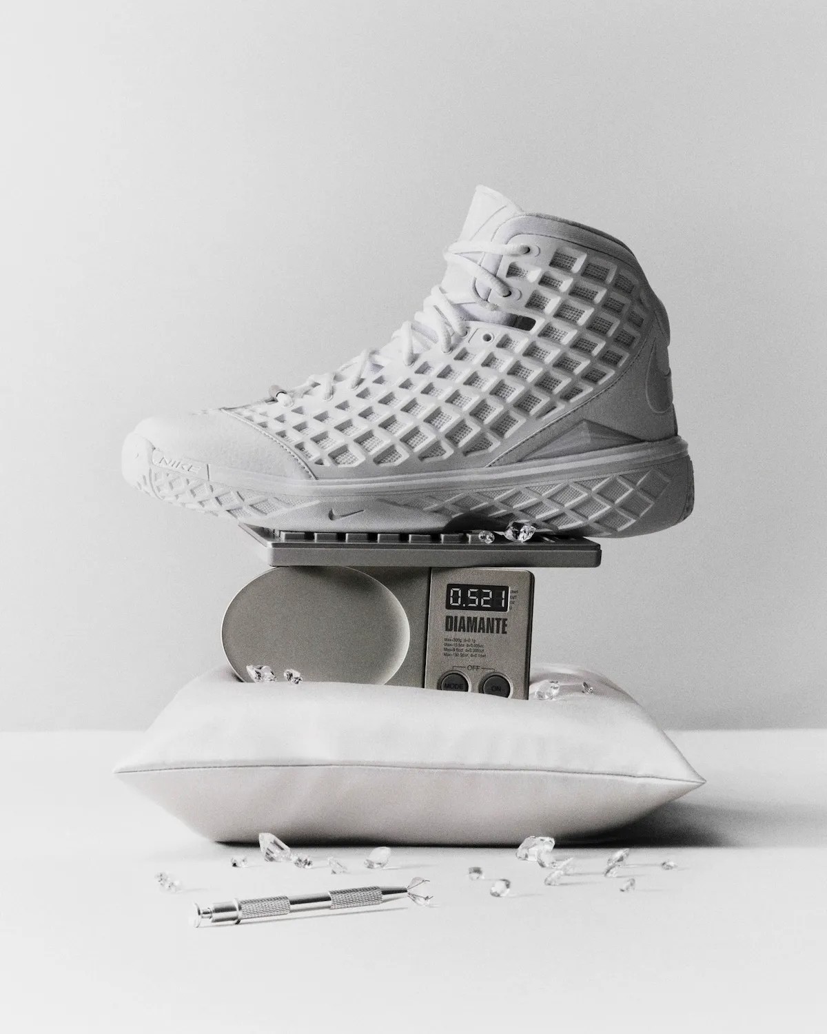 Nike,Kobe 3,HM4351-100  今早中签了吗？「纯白 Kobe 3」这个价了！