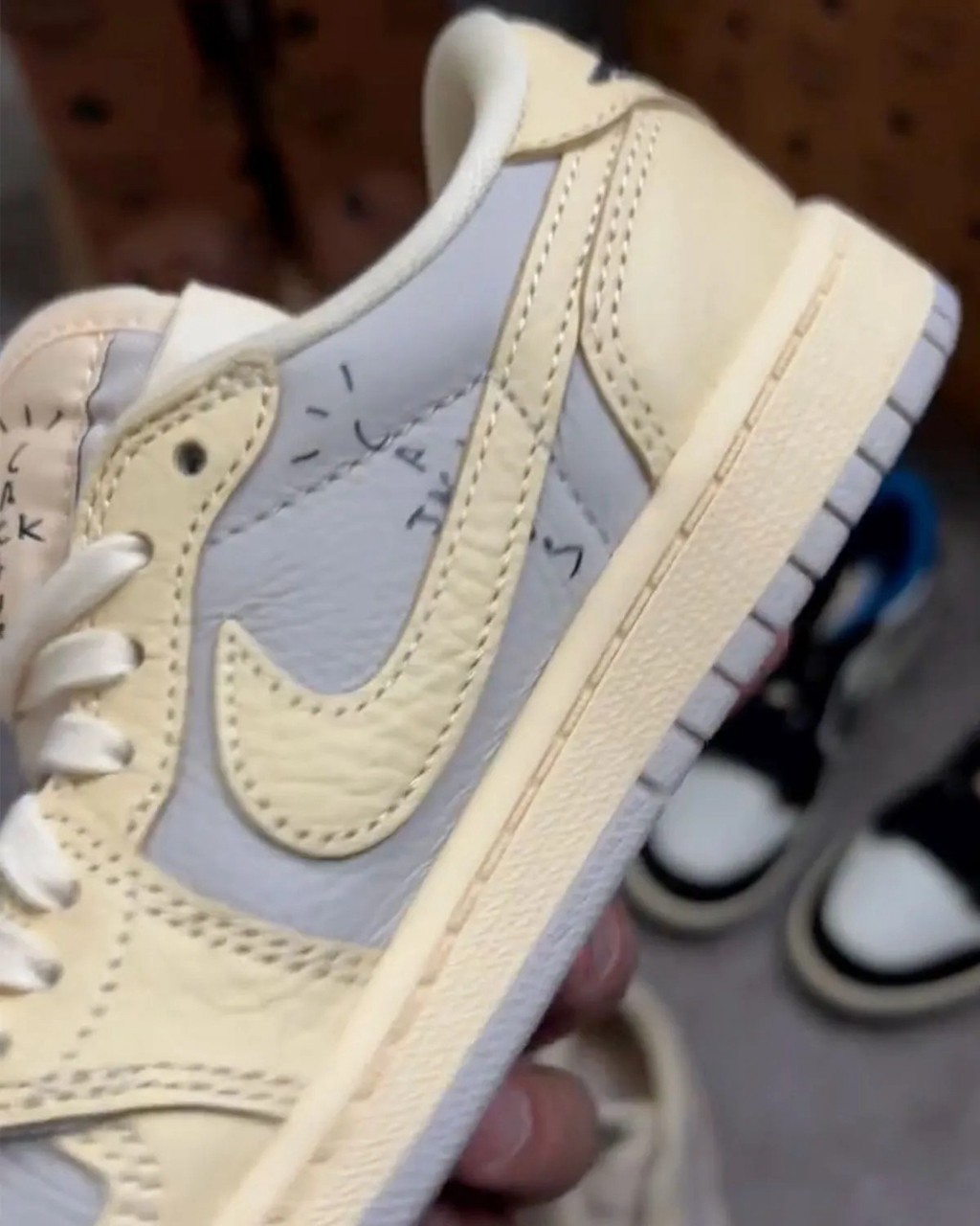 倒钩,AJ1,Travis Scott  还有没见过的 TS 倒钩 AJ1！哪双最帅？
