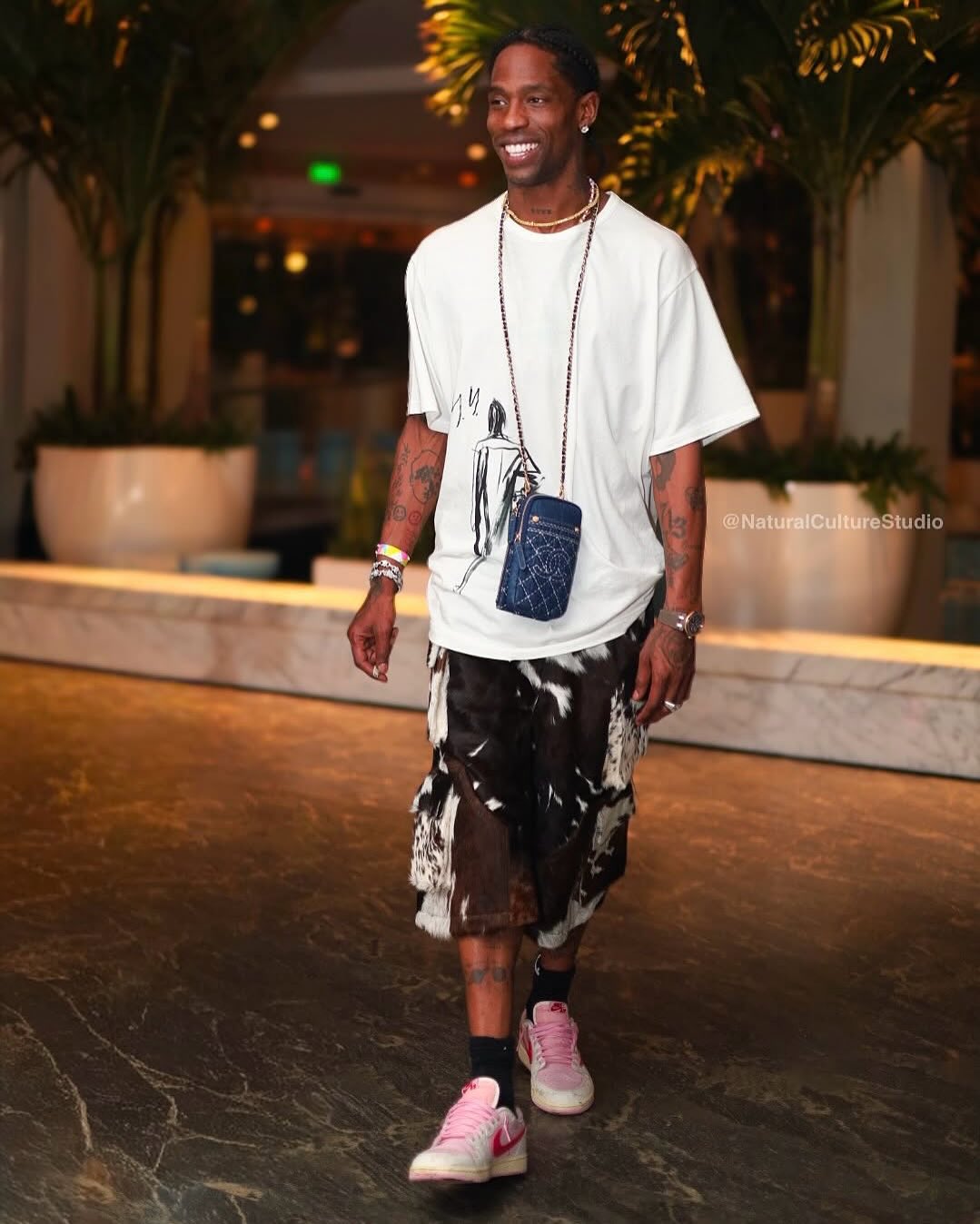 明星上脚  Travis Scott 上脚！「猛男粉」倒钩给几分？