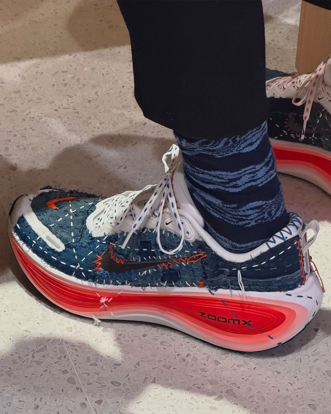 苹果,CEO,库克,Nike  新店开业，苹果 CEO 库克上脚 Nike 新鞋，这双真的买不到！