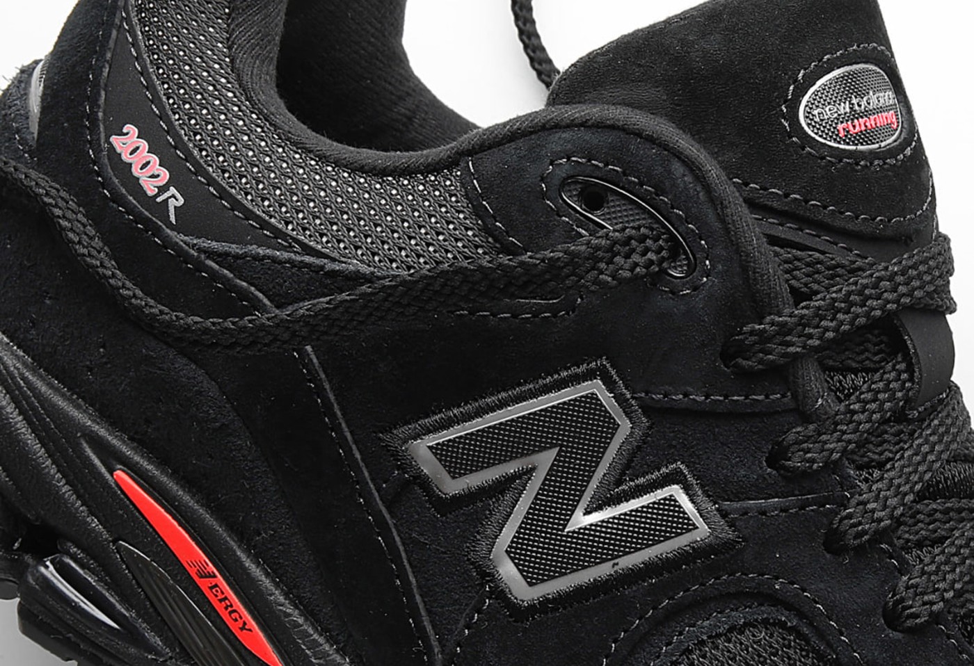 2002R,New Balance  穿搭利器！NB 2002R 迎来「黑武士」配色！