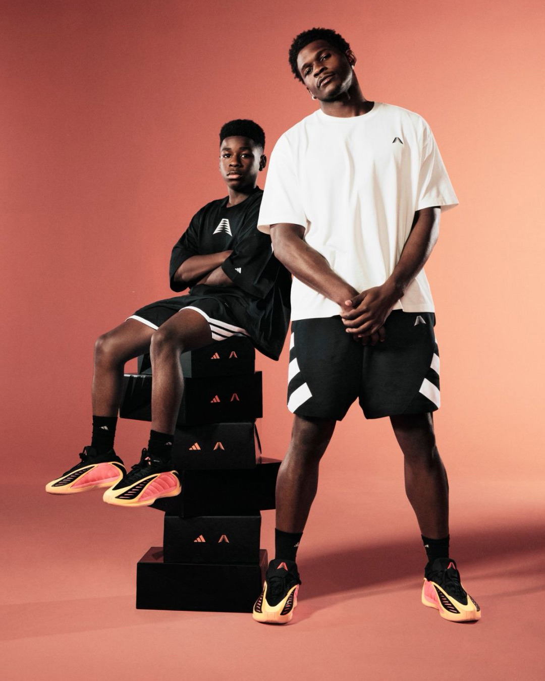 AE2,华子二代,adidas  明天终于要发售了！华子二代 AE2 开箱 & 上脚来了！