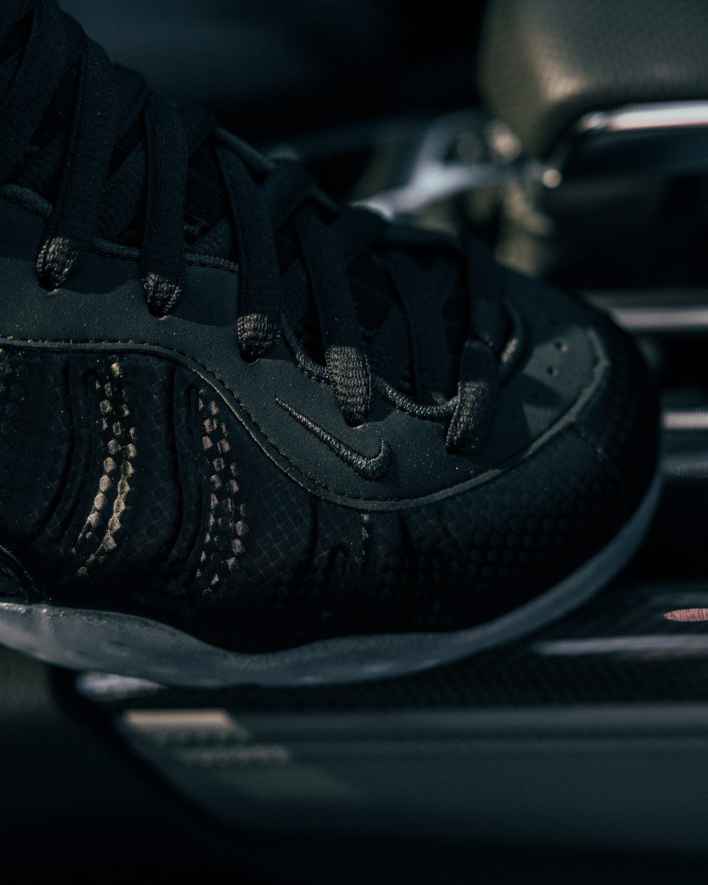 Nike,Air Foamposite One,Carbon  Nike「碳纤维喷」美图！市价这个数了！