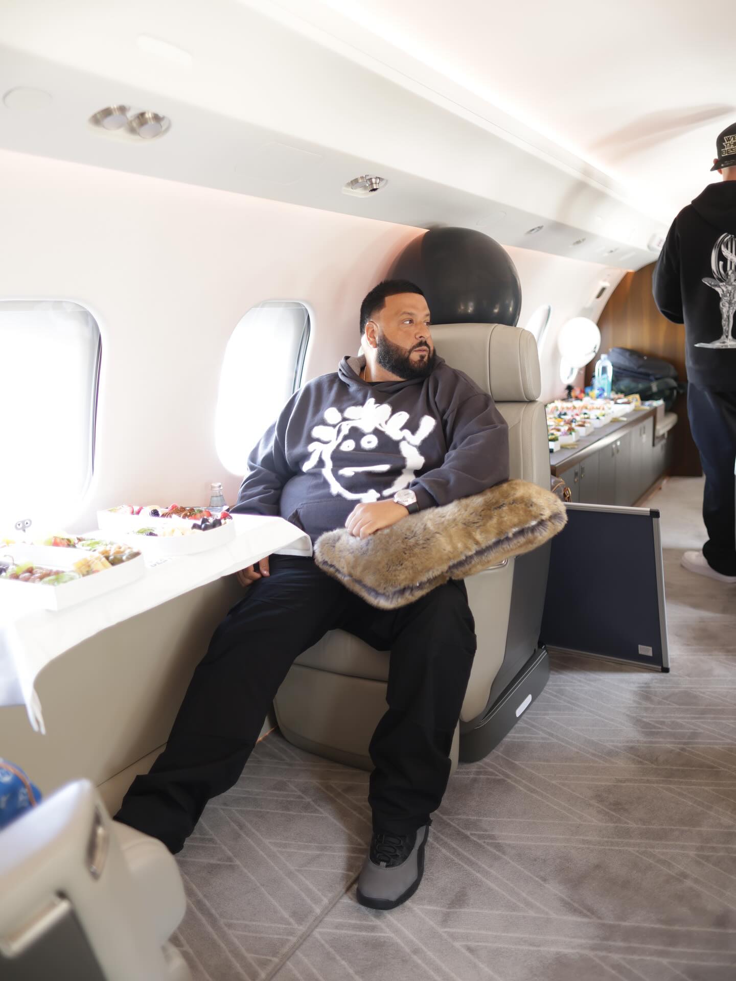 明星上脚  DJ Khaled 同款！影子灰 AJ 今早入手了吗？