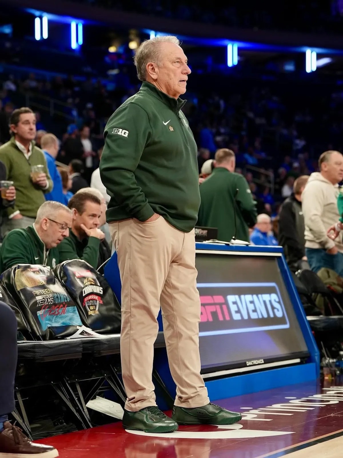 LeBron 23,密歇根大学  首个大学配色！LeBron 23 密歇根 PE 首次曝光！