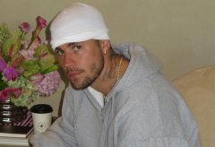 比伯开始穿 NB 了！同款只要这个数…