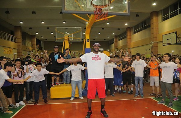 lebron,詹姆斯  詹姆斯空降广州开启篮球之旅
