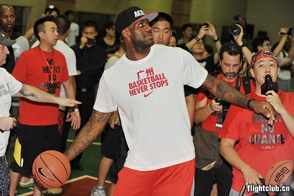 lebron,詹姆斯  詹姆斯空降广州开启篮球之旅