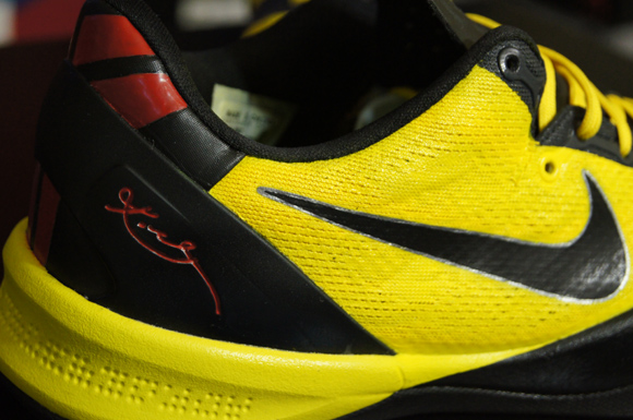 Nike,Kobe,8‘李小龙“定制  Nike Kobe 8 “李小龙”定制鞋款
