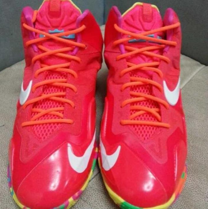 Nike,LeBron,11,GS,红/花色大底  Nike LeBron 11 "Fruity Pebbles" 实物曝光