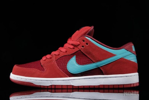 Nike,SB,Dunk,Low,砖墙红/涡轮  Nike SB Dunk Low 砖墙红/涡轮绿 现已发售