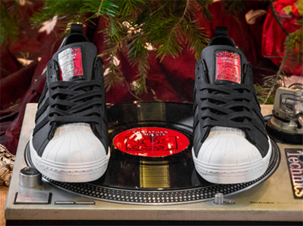 球鞋资讯,球鞋新闻,Nike官  Packer x adidas Originals “Christmas in Teaneck” 即将发售