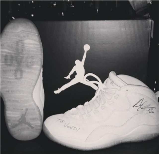 Air,Jordan,OVO,Retro,实物再曝  Drake 专属 Air Jordan OVO Retro 更多实物曝光