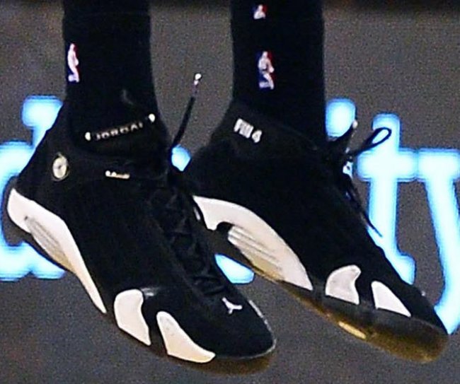 PJ,Tucker亲着Air,Jordan,14迈克  PJ Tucker亲着Air Jordan 14迈克尔芬利PE