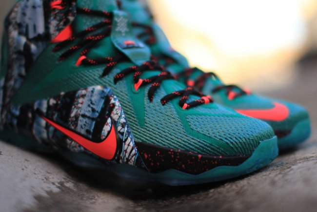 球鞋资讯,球鞋新闻,时尚杂 LBJ12 LeBron 12  “AKRON BIRCH” 圣诞配色实拍