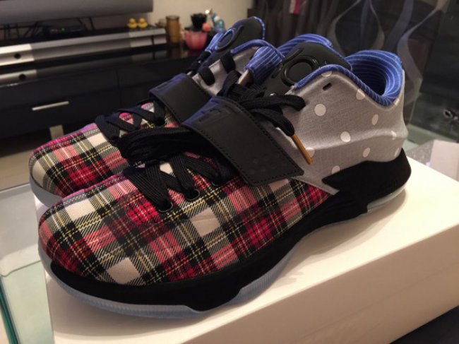 球鞋资讯,球鞋新闻,时尚杂 726439-600 KD7 EXT “Plaid Polka Dots” 实物图赏