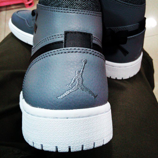 本 rare air 系列将有多款配色登场,以 air jordan 浮雕标志替换了