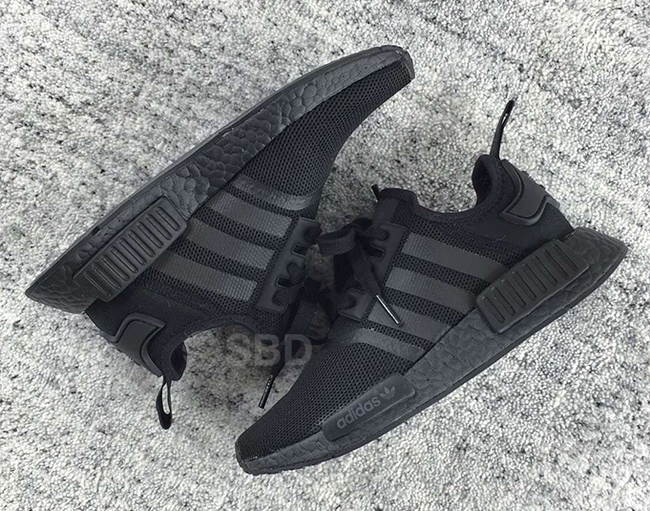 NMD,adidas  还有一双 Mesh 版本的 adidas NMD R1 全黑配色