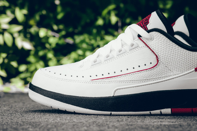 832819-101,AJ2,Air Jordan 2 832819-101AJ2 Air Jordan 2 Low Retro “Chicago” 带来浓浓的公牛气息
