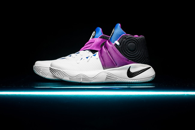 819583-104,Kyrie 2,Nike 819583-104 经典跨界！Kyrie 2 “Kyrache” 即将发售