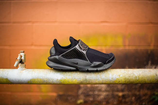 Sock Dart，Triple Black Sock Dart Triple Black 全黑配色，Nike  Sock Dart “Triple Black” 悄然上市