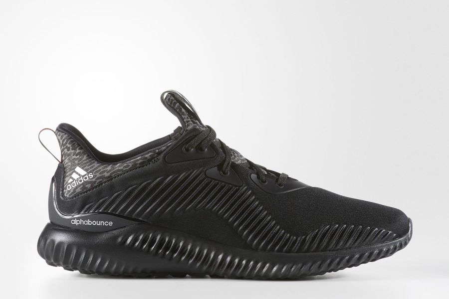 Alpha Bounce,adidas  侵略感十足！全黑 adidas Alpha Bounce 即将发售