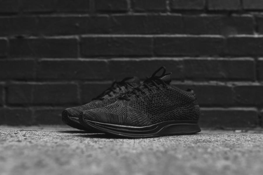 526628-009,Flyknit Racer,Nike 526628-009 彻底的黑化！Nike Flyknit Racer “Triple Black” 即将发售！